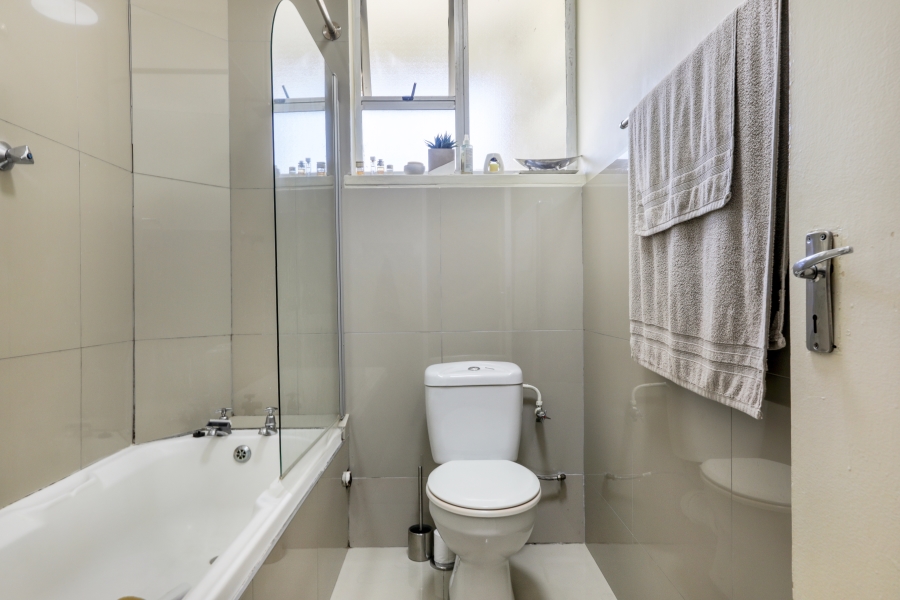 1 Bedroom Property for Sale in Sea Point Western Cape
